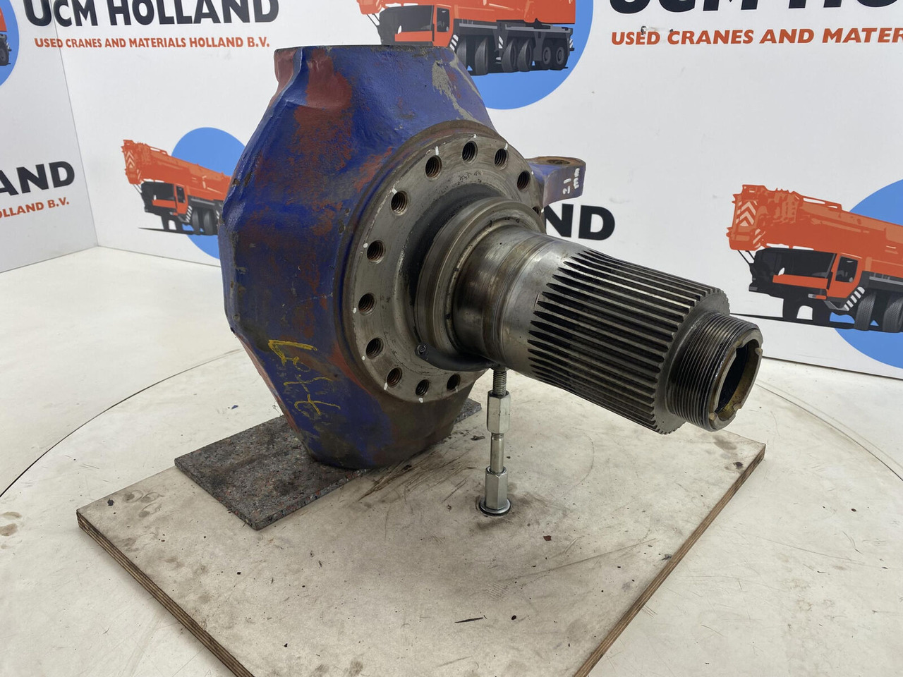 Liebherr LTM 1040-2.1 Steering knuckle 16 holes axle 2 - Stupica - Autokranas: foto 3 Liebherr LTM 1040-2.1 Steering knuckle 16 holes axle 2 - Stupica - Autokranas: foto 3