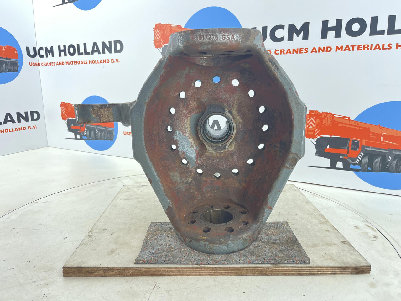 Liebherr LTM 1050-1 steering knuckle 16 holes axle 3 left - Stupica - Autokranas: foto 5 Liebherr LTM 1050-1 steering knuckle 16 holes axle 3 left - Stupica - Autokranas: foto 5