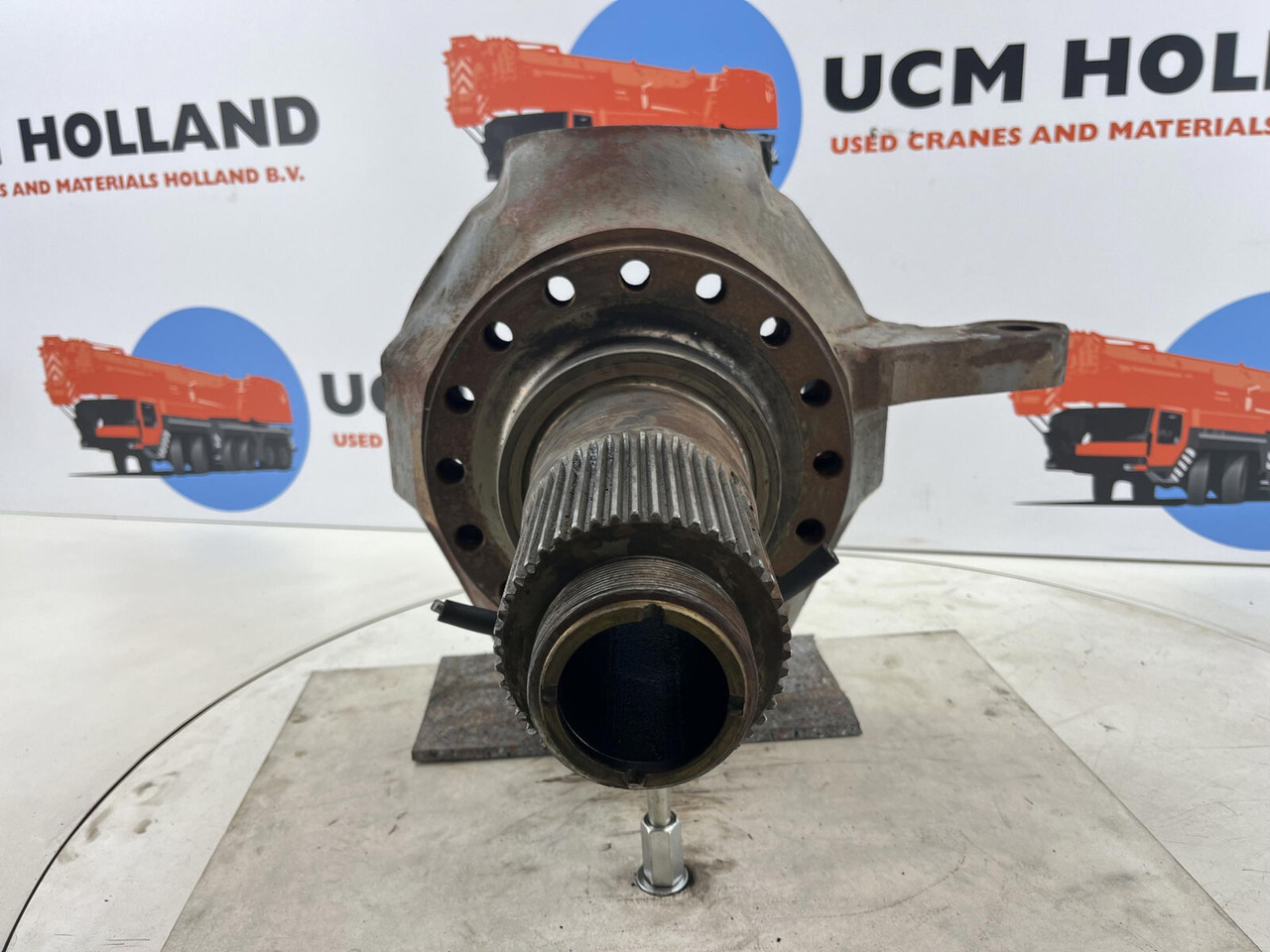 Liebherr LTM 1050-1 steering knuckle 16 holes axle 3 left - Stupica - Autokranas: foto 2 Liebherr LTM 1050-1 steering knuckle 16 holes axle 3 left - Stupica - Autokranas: foto 2