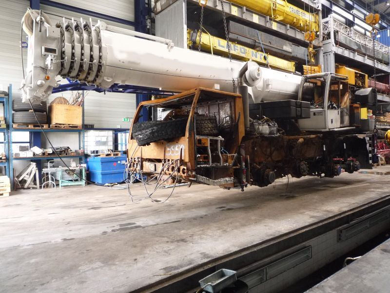 Liebherr LTM 1070-4.2 for parts - Autokranas: foto 1 Liebherr LTM 1070-4.2 for parts - Autokranas: foto 1