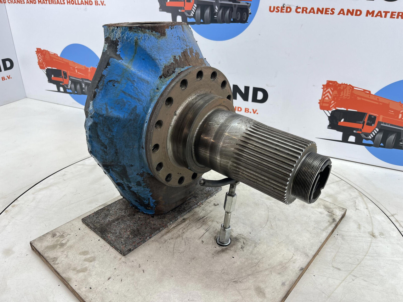 Liebherr LTM 1070 Steering knuckle 16 holes axle 4 - Stupica - Autokranas: foto 3 Liebherr LTM 1070 Steering knuckle 16 holes axle 4 - Stupica - Autokranas: foto 3