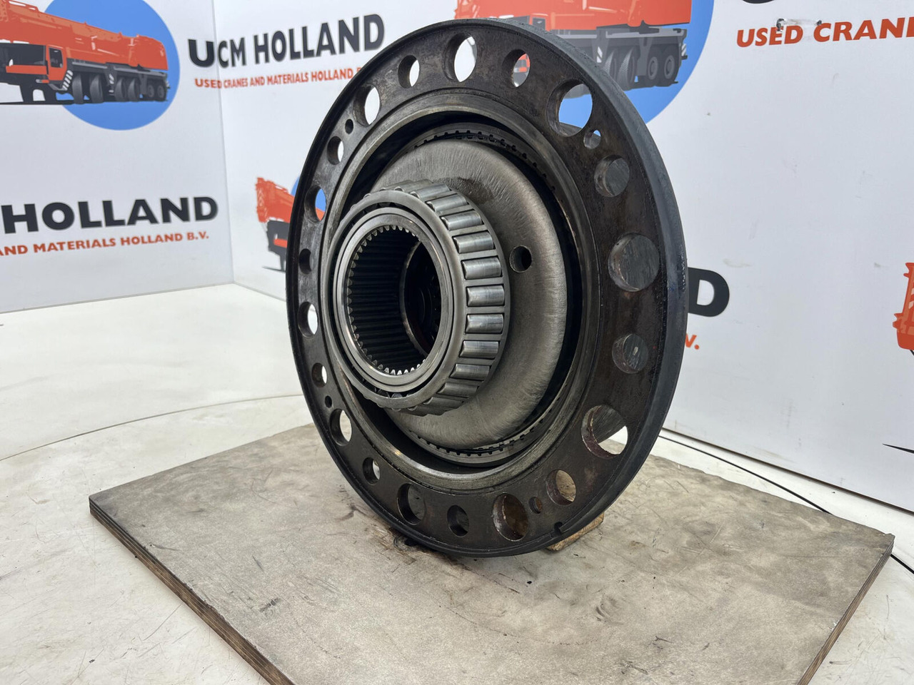 Liebherr LTM 1070 planetary gear 17-24-67-32-3pl-H127-46 - Šoninė pavara - Autokranas: foto 3 Liebherr LTM 1070 planetary gear 17-24-67-32-3pl-H127-46 - Šoninė pavara - Autokranas: foto 3