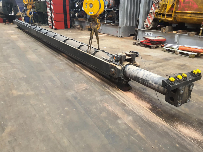 Liebherr LTM 1450-8.1 Telescopic cylinder - Hidraulinis cilindras - Kranas: foto 4 Liebherr LTM 1450-8.1 Telescopic cylinder - Hidraulinis cilindras - Kranas: foto 4