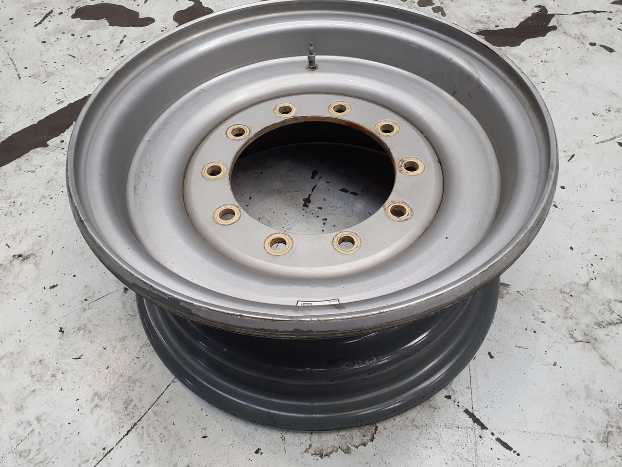 Liebherr Rim 445/95R25 10 12 1p - Ratlankis - Kranas: foto 1 Liebherr Rim 445/95R25 10 12 1p - Ratlankis - Kranas: foto 1