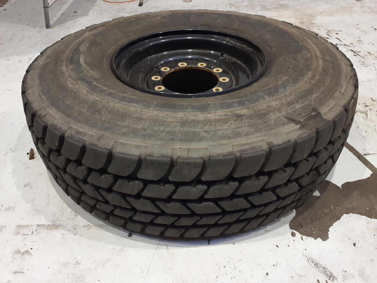 Liebherr Wheel 445/95R25 10 12 1p - Ratas - Kranas: foto 1 Liebherr Wheel 445/95R25 10 12 1p - Ratas - Kranas: foto 1
