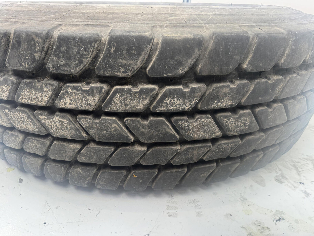 Liebherr Wheel 445/95R25 10 12 1p - Ratas - Kranas: foto 3 Liebherr Wheel 445/95R25 10 12 1p - Ratas - Kranas: foto 3