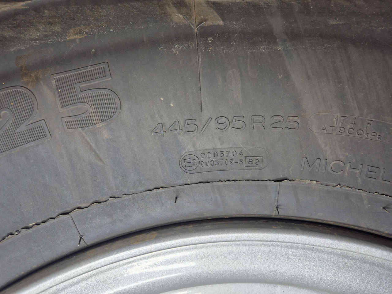 Liebherr Wheel 445/95R25 10 12 1p - Ratas - Kranas: foto 5 Liebherr Wheel 445/95R25 10 12 1p - Ratas - Kranas: foto 5
