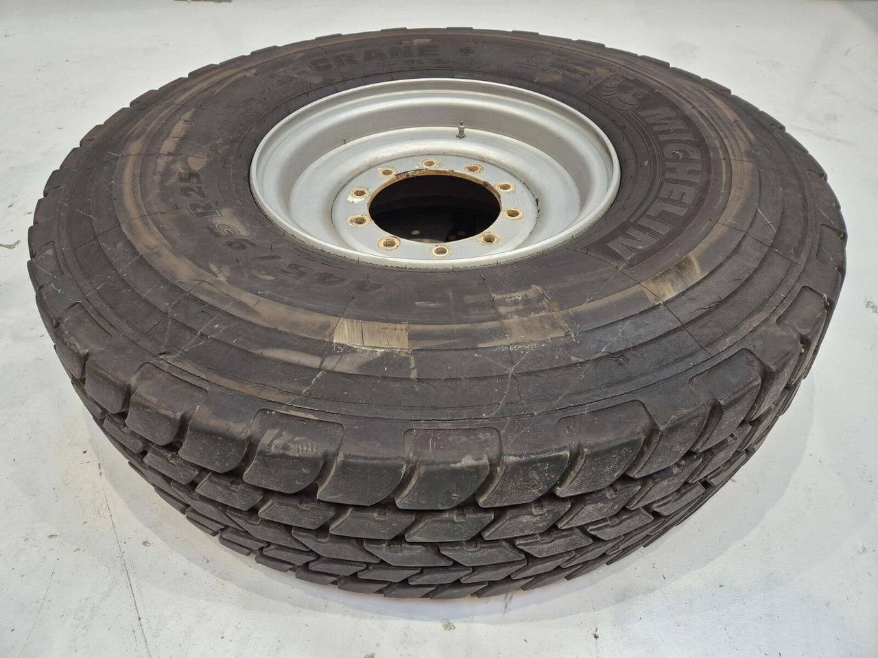 Liebherr Wheel 445/95R25 10 12 1p - Ratas - Kranas: foto 1 Liebherr Wheel 445/95R25 10 12 1p - Ratas - Kranas: foto 1