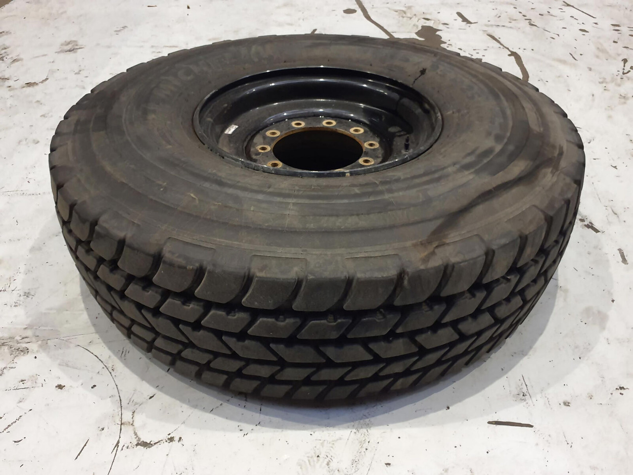 Liebherr Wheel 445/95R25 10 12 1p - Ratas - Kranas: foto 1 Liebherr Wheel 445/95R25 10 12 1p - Ratas - Kranas: foto 1