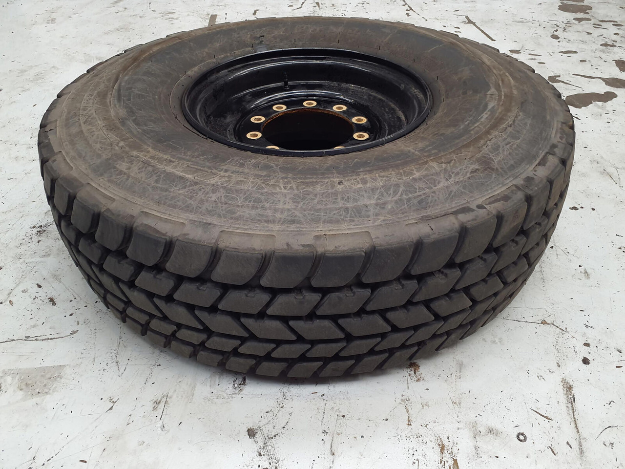 Liebherr Wheel 445/95R25 10 12 1p - Ratas - Kranas: foto 1 Liebherr Wheel 445/95R25 10 12 1p - Ratas - Kranas: foto 1