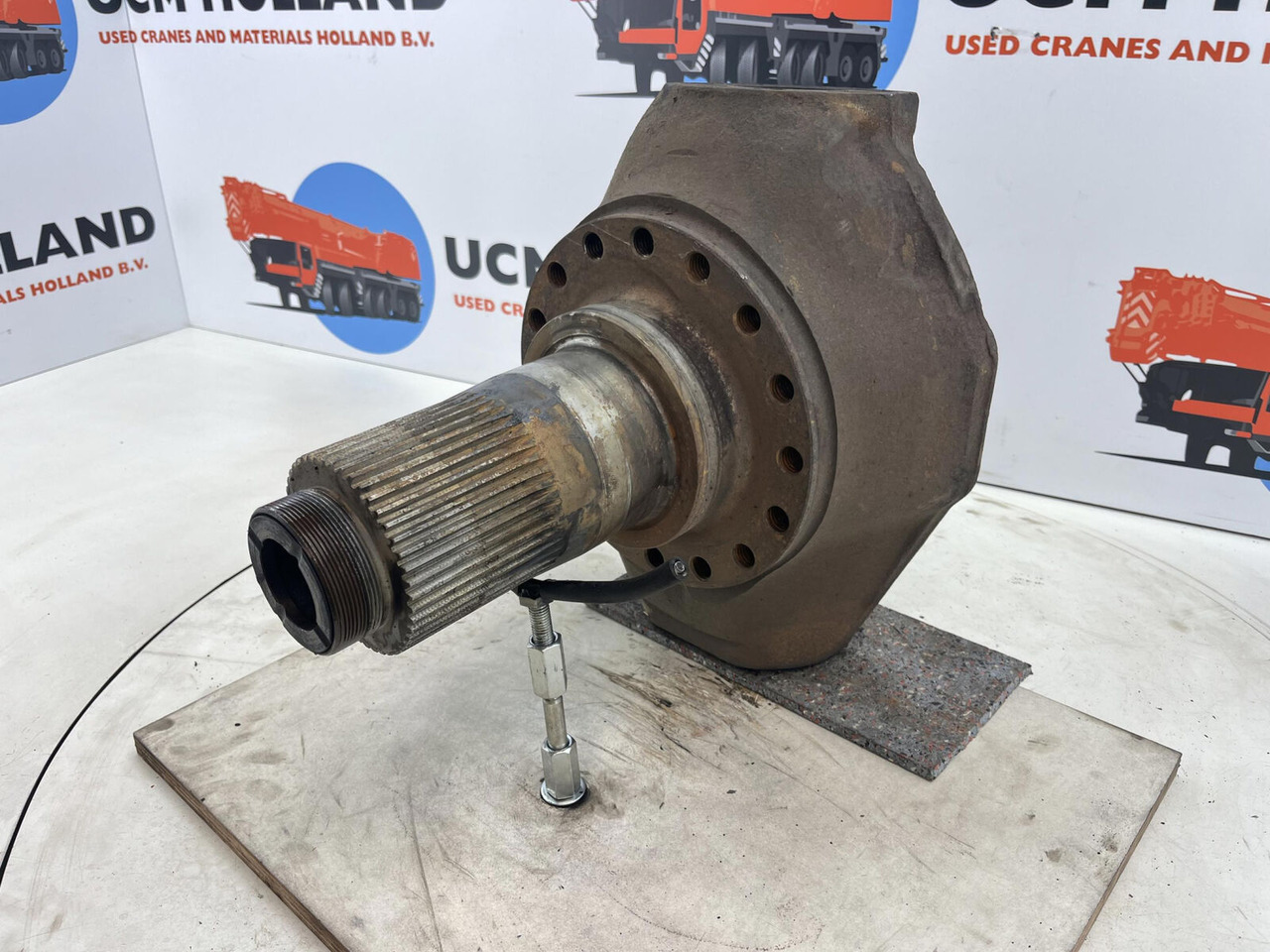 PPM ATT 400 Steering knuckle 16 holes axle 1 - Stupica - Kranas: foto 1 PPM ATT 400 Steering knuckle 16 holes axle 1 - Stupica - Kranas: foto 1
