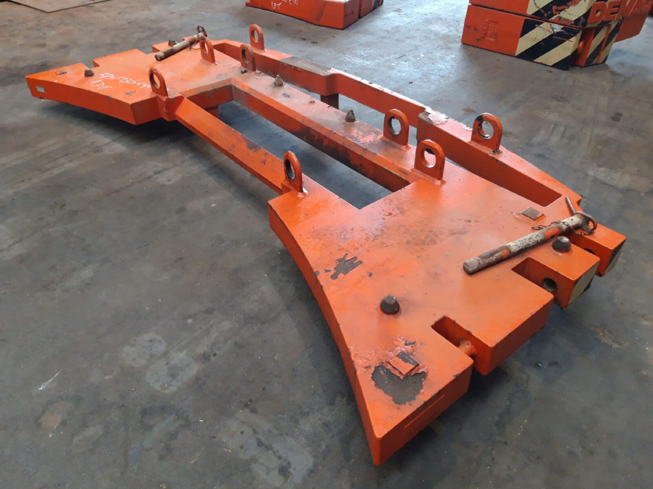 Terex AC 205 counterweight 1,7 ton - Atsvara - Autokranas: foto 4 Terex AC 205 counterweight 1,7 ton - Atsvara - Autokranas: foto 4