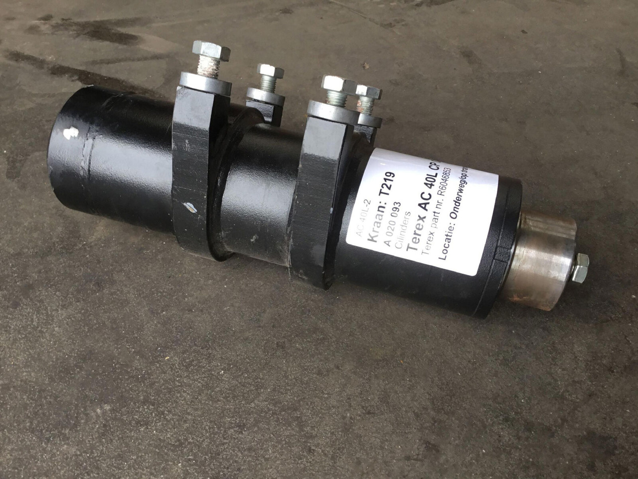 Terex AC 40L Counterweight cylinder - Hidraulinis cilindras - Autokranas: foto 1 Terex AC 40L Counterweight cylinder - Hidraulinis cilindras - Autokranas: foto 1