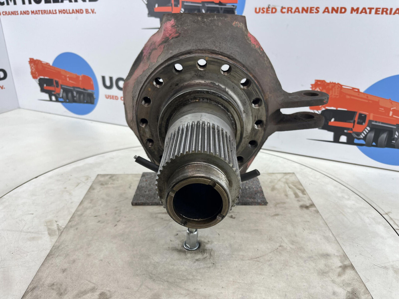 Terex Demag AC 35 Steering knuckle 16 holes axle 2 left - Stupica - Autokranas: foto 2 Terex Demag AC 35 Steering knuckle 16 holes axle 2 left - Stupica - Autokranas: foto 2