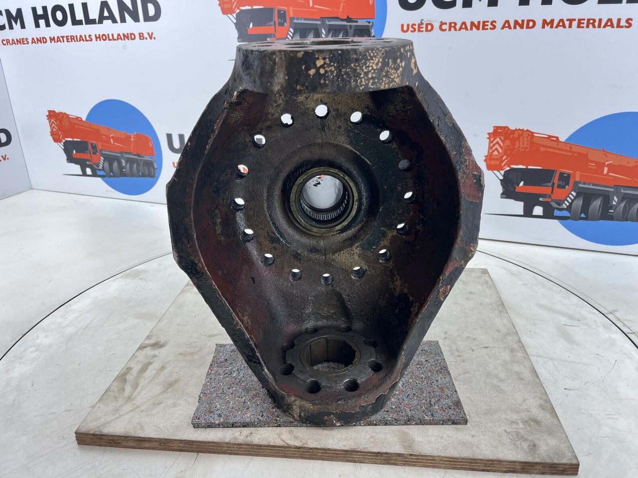 Terex PPM 480 ATT steering knuckle 16 holes axle 1 - Stupica - Autokranas: foto 5 Terex PPM 480 ATT steering knuckle 16 holes axle 1 - Stupica - Autokranas: foto 5