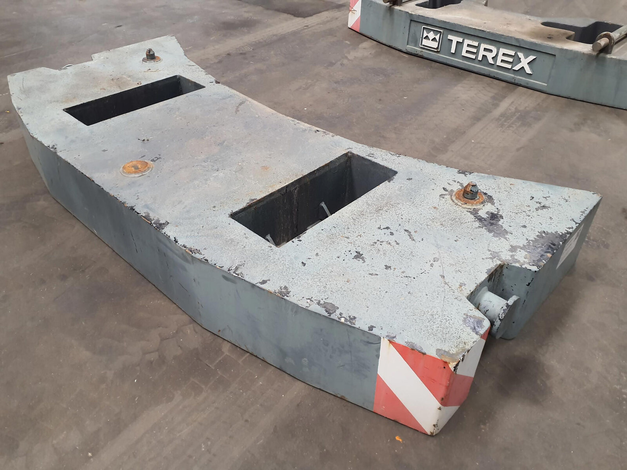 Terex Terex Demag Challenger 4200 counterweight 3.2 Ton - Atsvara - Autokranas: foto 4 Terex Terex Demag Challenger 4200 counterweight 3.2 Ton - Atsvara - Autokranas: foto 4