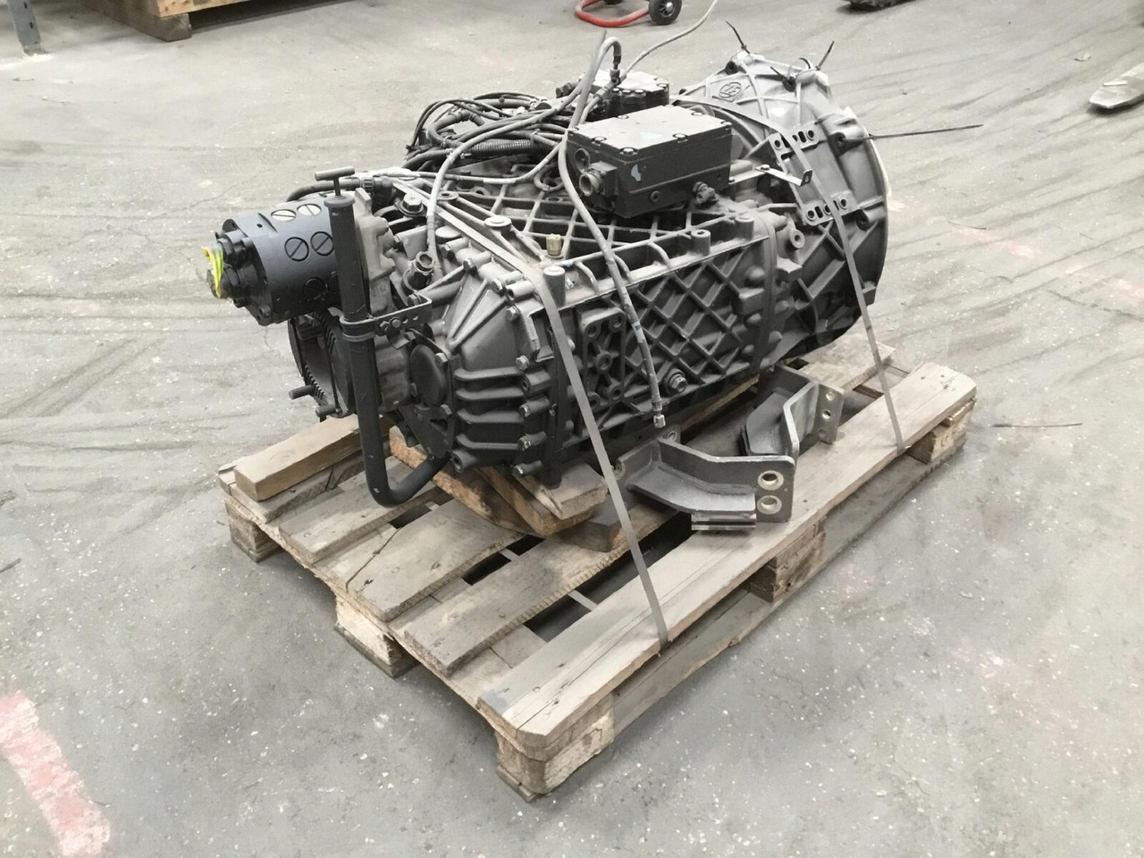 ZF ATF 60-4 gearbox EcoSplit 16-S-151 - Pavarų dėžė - Autokranas: foto 2 ZF ATF 60-4 gearbox EcoSplit 16-S-151 - Pavarų dėžė - Autokranas: foto 2