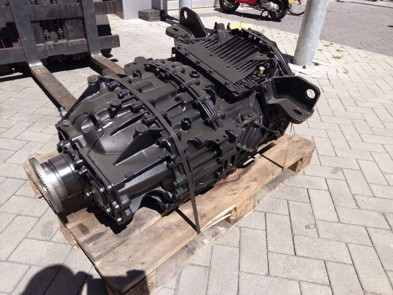 ZF LTM 1055-3.2 gearbox Astronic 12 AS 2302 - Pavarų dėžė - Autokranas: foto 4 ZF LTM 1055-3.2 gearbox Astronic 12 AS 2302 - Pavarų dėžė - Autokranas: foto 4