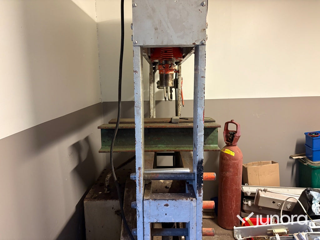 Hydraulpress - Hiab H100E, 100 ton - Metalo apdirbimo staklės: foto 5 Hydraulpress - Hiab H100E, 100 ton - Metalo apdirbimo staklės: foto 5