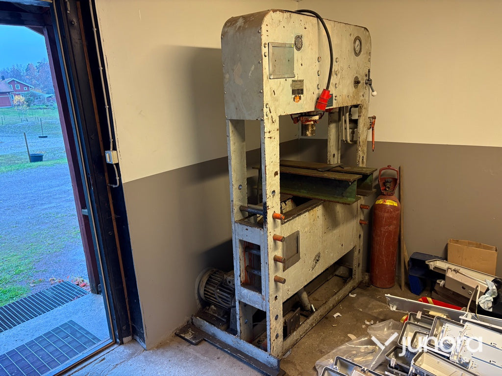 Hydraulpress - Hiab H100E, 100 ton - Metalo apdirbimo staklės: foto 4 Hydraulpress - Hiab H100E, 100 ton - Metalo apdirbimo staklės: foto 4