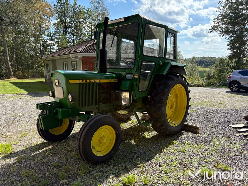 John Deere 2130 - Traktorius: foto 1 John Deere 2130 - Traktorius: foto 1
