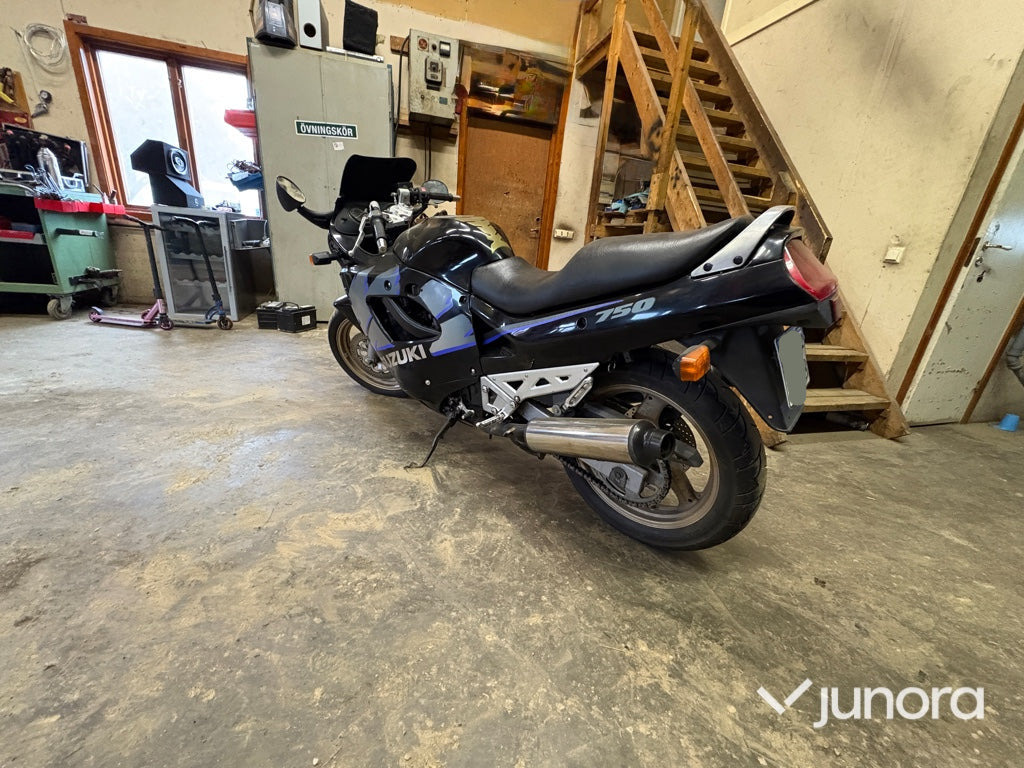 Motorcykel - Suzuki, GSX 750 F - Motociklas: foto 4 Motorcykel - Suzuki, GSX 750 F - Motociklas: foto 4
