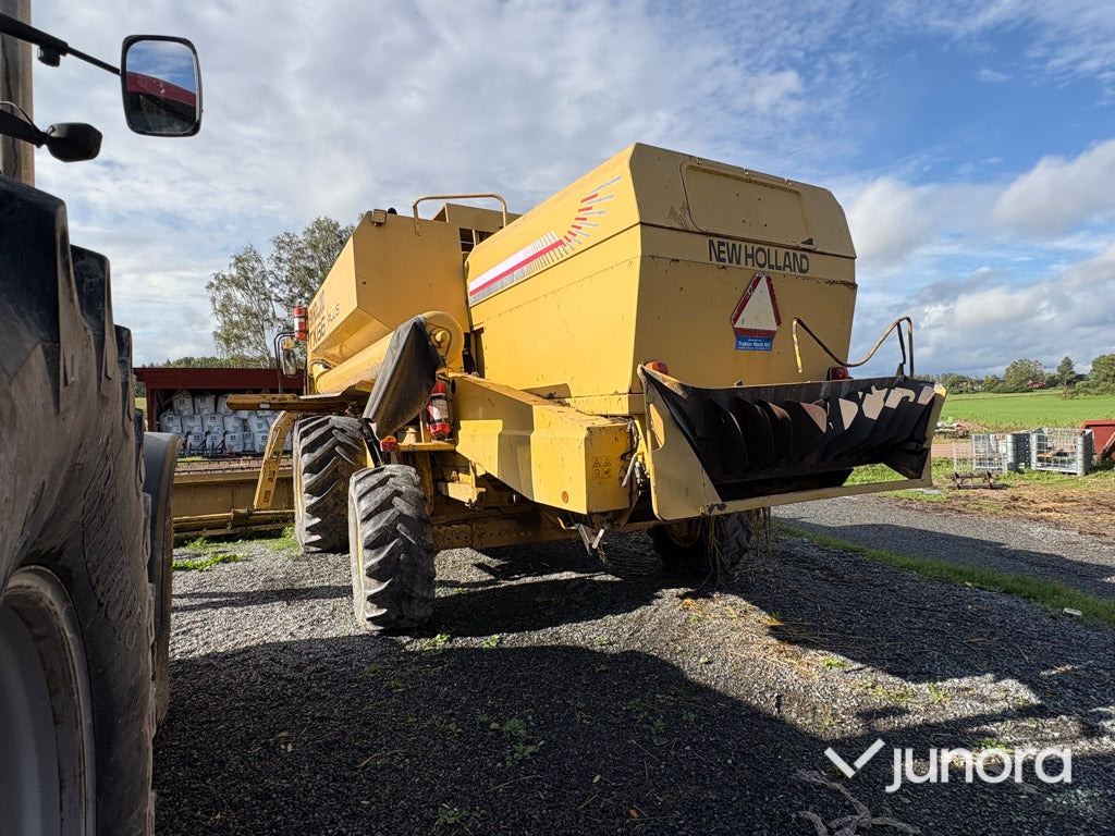 Skördetröska - New Holland TX66 Plus - Derliaus nuėmimo kombainas: foto 4 Skördetröska - New Holland TX66 Plus - Derliaus nuėmimo kombainas: foto 4