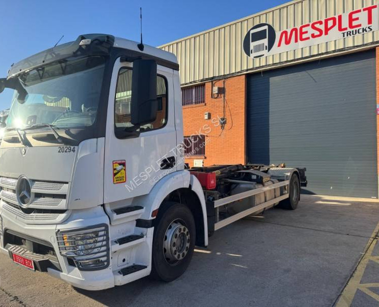 Mercedes Antos 1843 - Hook-lift sunkvežimis: foto 1 Mercedes Antos 1843 - Hook-lift sunkvežimis: foto 1