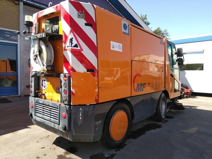 Aebi MFH2500 - Gatvių šlavimo mašina: foto 2 Aebi MFH2500 - Gatvių šlavimo mašina: foto 2