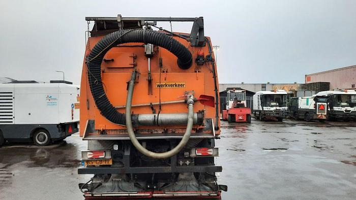 VOLVO M9 4x2R + Johnston Beam VX800 Road Cleaner - Gatvių šlavimo mašina: foto 3 VOLVO M9 4x2R + Johnston Beam VX800 Road Cleaner - Gatvių šlavimo mašina: foto 3