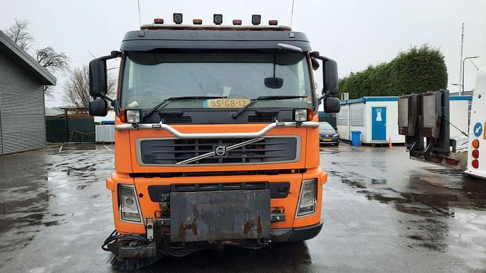 VOLVO M9 4x2R + Johnston Beam VX800 Road Cleaner - Gatvių šlavimo mašina: foto 5 VOLVO M9 4x2R + Johnston Beam VX800 Road Cleaner - Gatvių šlavimo mašina: foto 5