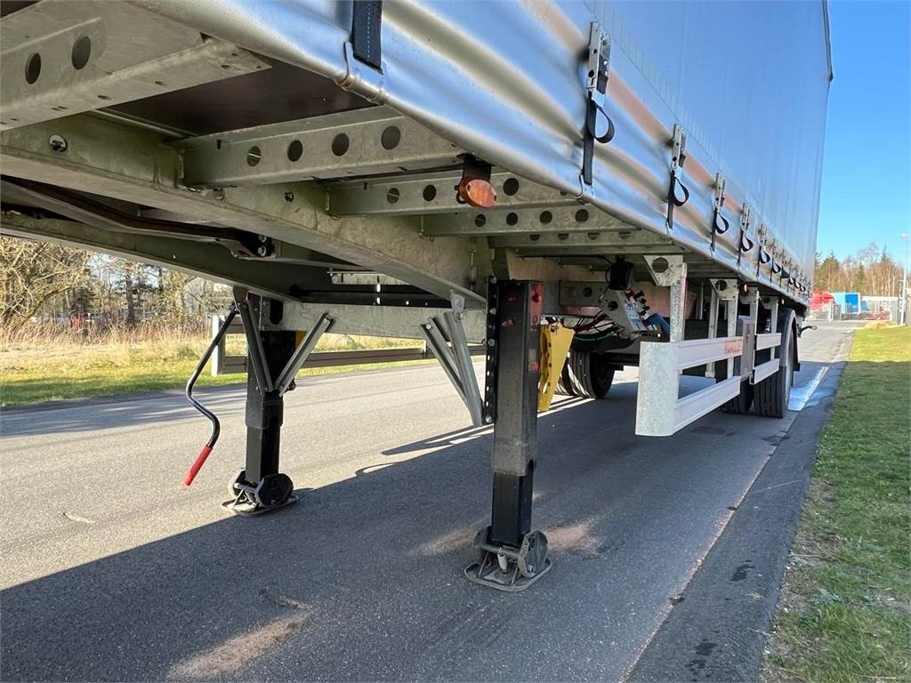 Hangler SES-H 250 RoadRunner RH 140 27-pallers - Gardintra - Tentinė puspriekabė: foto 4 Hangler SES-H 250 RoadRunner RH 140 27-pallers - Gardintra - Tentinė puspriekabė: foto 4