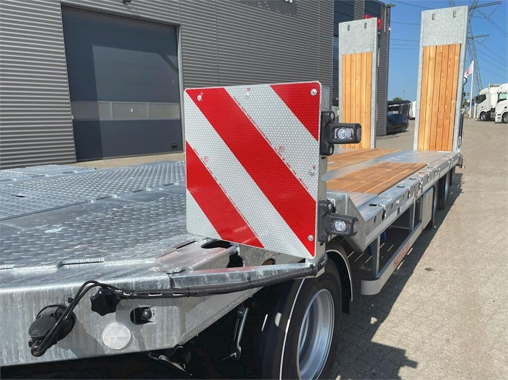 Hangler VTS-H 400 4 akslet - 2 delt ramper  - Žemo profilio platforma priekaba: foto 4 Hangler VTS-H 400 4 akslet - 2 delt ramper  - Žemo profilio platforma priekaba: foto 4