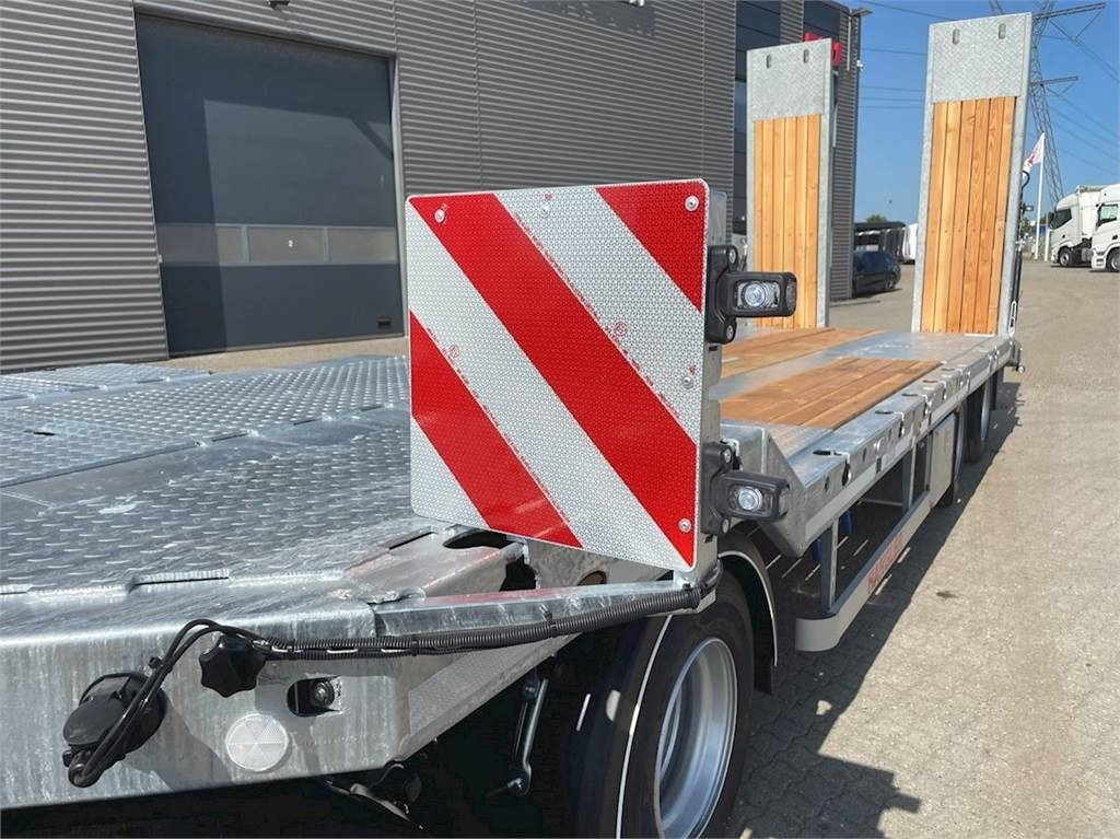 Hangler VTS-H 400 4 akslet - 2 delt ramper - Žemo profilio platforma priekaba: foto 4 Hangler VTS-H 400 4 akslet - 2 delt ramper - Žemo profilio platforma priekaba: foto 4