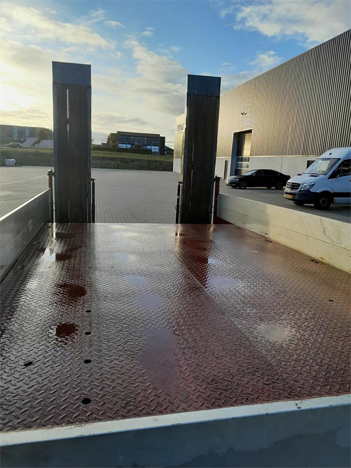 MTDK KC200 11,8 ton 5,2 mtr lad + ramper - Žemo profilio platforma priekaba: foto 4 MTDK KC200 11,8 ton 5,2 mtr lad + ramper - Žemo profilio platforma priekaba: foto 4