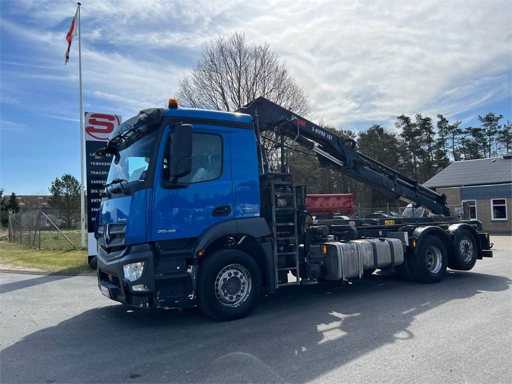 Mercedes-Benz Antos 2546 - Hiab 192 E kran - Nuožulnaus pakėlimo ant platformos sunkvežimis: foto 1 Mercedes-Benz Antos 2546 - Hiab 192 E kran - Nuožulnaus pakėlimo ant platformos sunkvežimis: foto 1