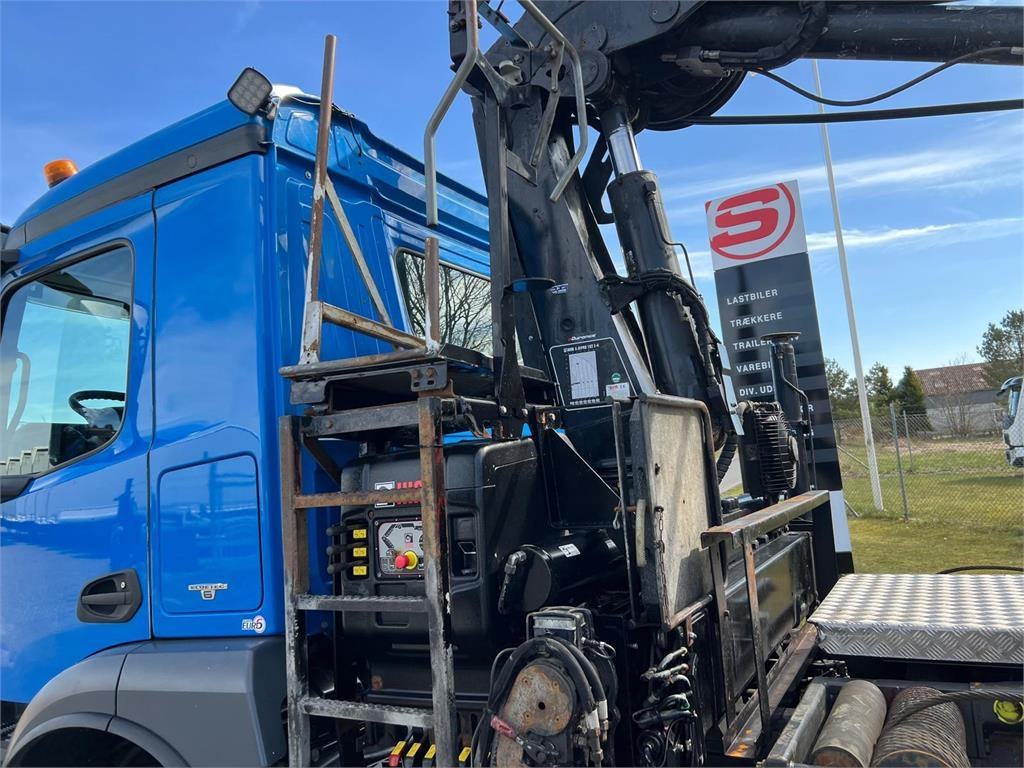 Mercedes-Benz Antos 2546 - Hiab 192 E kran - Nuožulnaus pakėlimo ant platformos sunkvežimis: foto 4 Mercedes-Benz Antos 2546 - Hiab 192 E kran - Nuožulnaus pakėlimo ant platformos sunkvežimis: foto 4