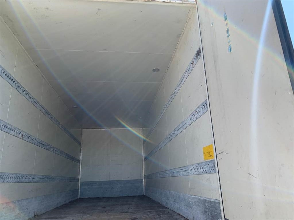 Schmitz WKD 7150 mm - bagdøre - Furgonas puspriekabė: foto 5 Schmitz WKD 7150 mm - bagdøre - Furgonas puspriekabė: foto 5