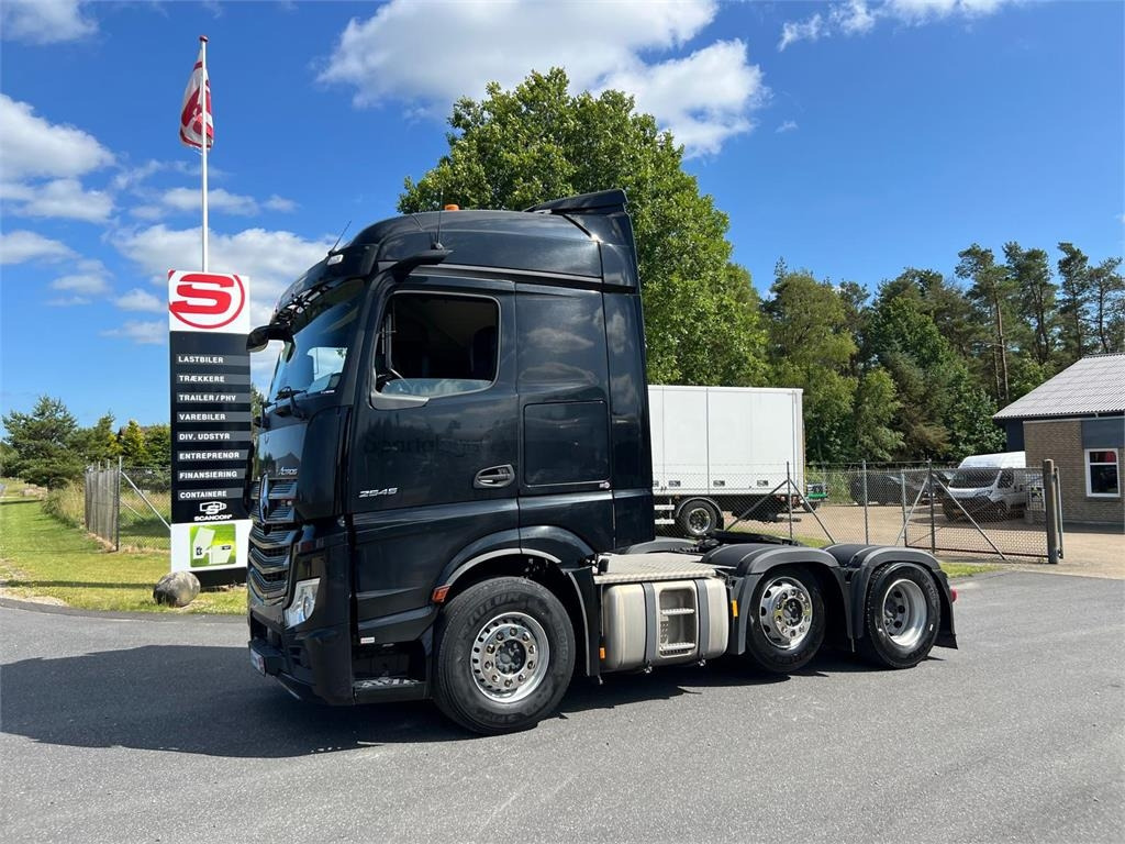 Mercedes-Benz Actros 2545 LS  - Vilkikas: foto 1 Mercedes-Benz Actros 2545 LS  - Vilkikas: foto 1