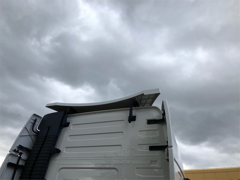 Volvo Tagspoiler Volvo FH Globetrotter 2018 - Aerodinamika/ Spoileris - Sunkvežimis: foto 5 Volvo Tagspoiler Volvo FH Globetrotter 2018 - Aerodinamika/ Spoileris - Sunkvežimis: foto 5