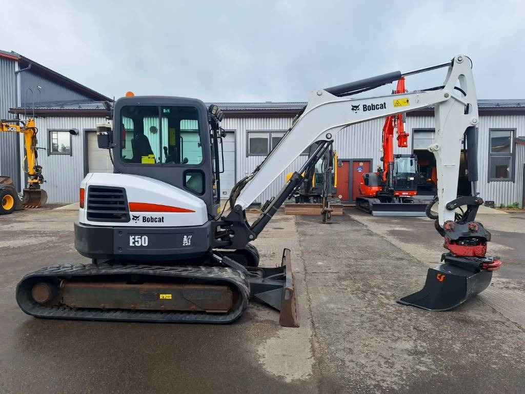 Bobcat MYYTY! SOLD! E50 PYÖRITTÄJÄLLÄ - Mini ekskavatorius: foto 5 Bobcat MYYTY! SOLD! E50 PYÖRITTÄJÄLLÄ - Mini ekskavatorius: foto 5