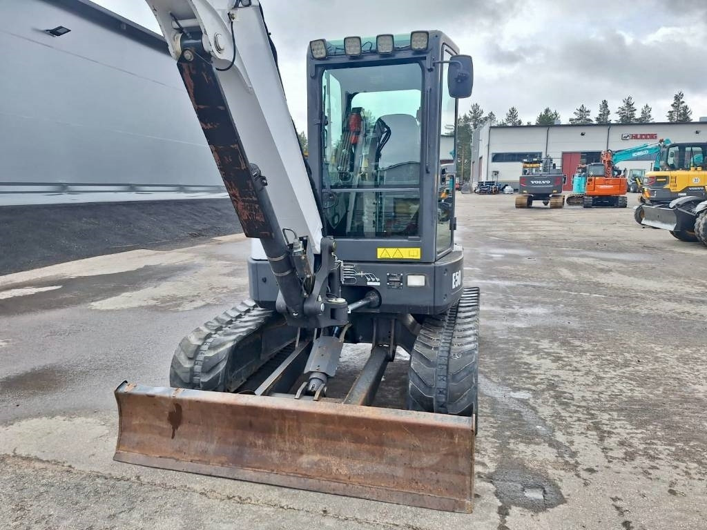 Bobcat MYYTY! SOLD! E50 PYÖRITTÄJÄLLÄ - Mini ekskavatorius: foto 3 Bobcat MYYTY! SOLD! E50 PYÖRITTÄJÄLLÄ - Mini ekskavatorius: foto 3