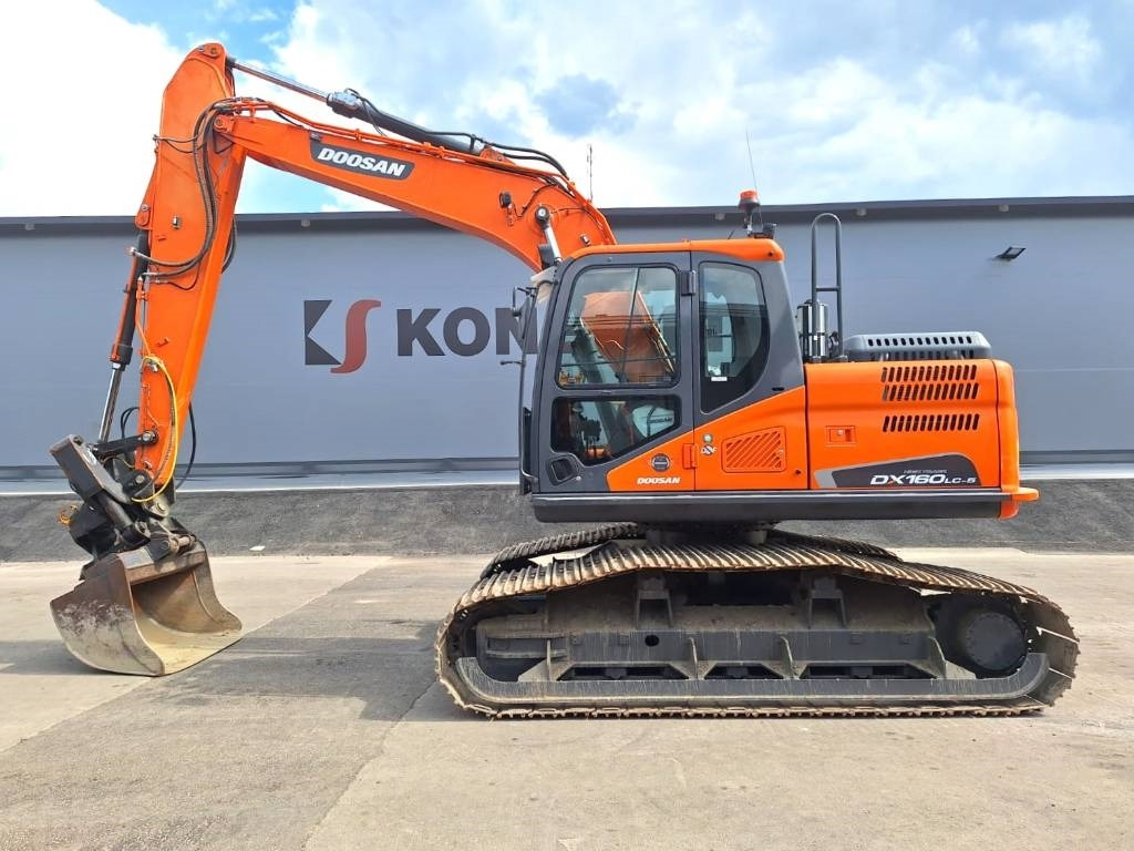 Doosan DX160LCH-5 METSÄMALLI KALLISTAJALLA - Vikšrinis ekskavatorius: foto 1 Doosan DX160LCH-5 METSÄMALLI KALLISTAJALLA - Vikšrinis ekskavatorius: foto 1