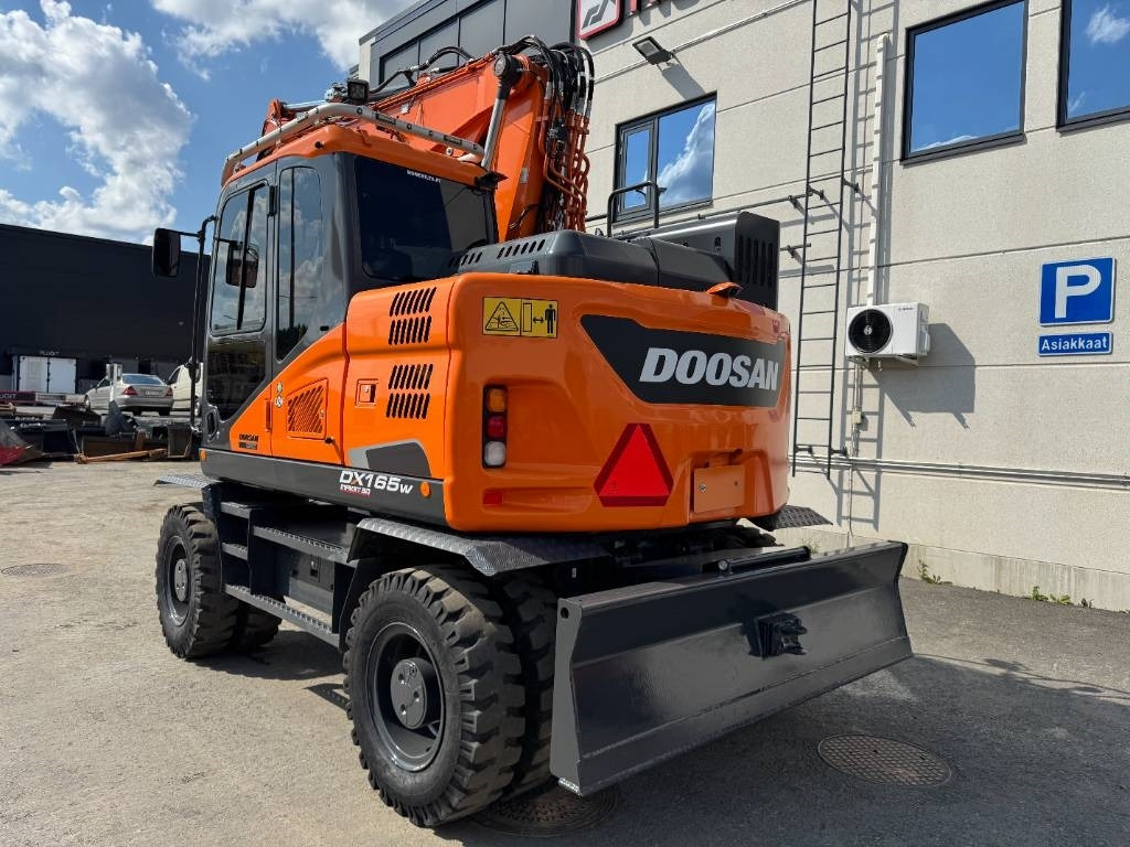 Doosan DX165W-5 PYÖRITTÄJÄLLÄ - Ratinis ekskavatorius: foto 3 Doosan DX165W-5 PYÖRITTÄJÄLLÄ - Ratinis ekskavatorius: foto 3