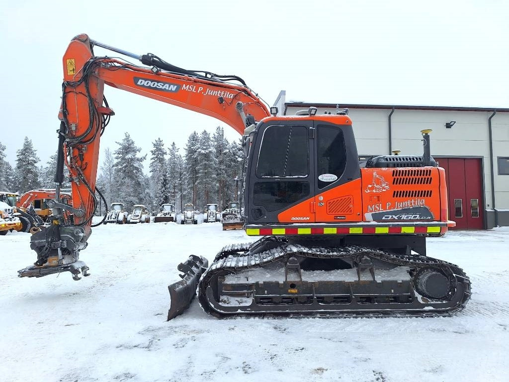 Doosan MYYTY! SOLD! DX160LCH-5 METSÄMALLI - Vikšrinis ekskavatorius: foto 1 Doosan MYYTY! SOLD! DX160LCH-5 METSÄMALLI - Vikšrinis ekskavatorius: foto 1