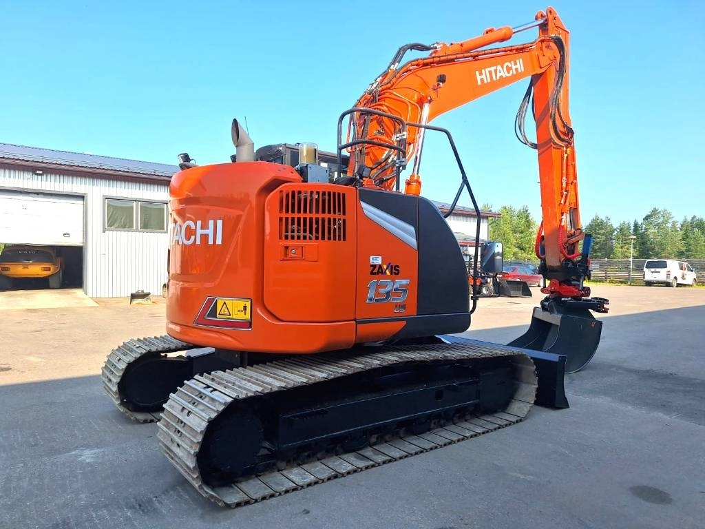 Hitachi ZX135USBL-7 PYÖRITTÄJÄ+PIHDIT - Vikšrinis ekskavatorius: foto 4 Hitachi ZX135USBL-7 PYÖRITTÄJÄ+PIHDIT - Vikšrinis ekskavatorius: foto 4