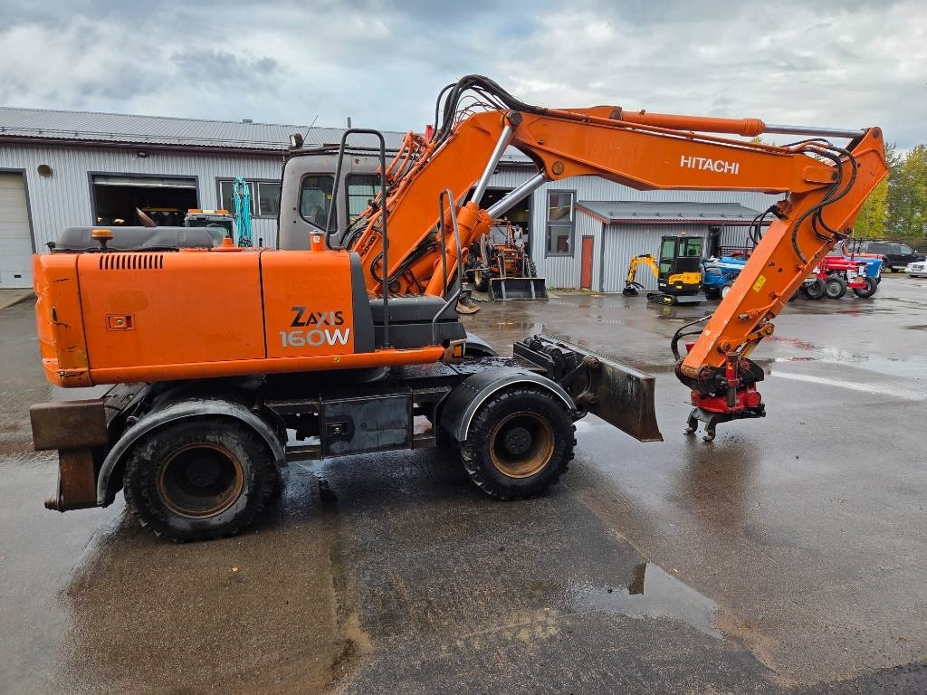 Hitachi ZX160 W PYÖRITTÄJÄLLÄ - Ratinis ekskavatorius: foto 5 Hitachi ZX160 W PYÖRITTÄJÄLLÄ - Ratinis ekskavatorius: foto 5