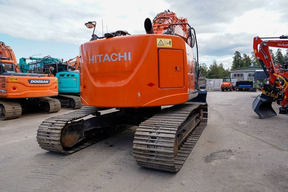 Hitachi ZX225USLC-5B MARTTIINILLA - Vikšrinis ekskavatorius: foto 5 Hitachi ZX225USLC-5B MARTTIINILLA - Vikšrinis ekskavatorius: foto 5