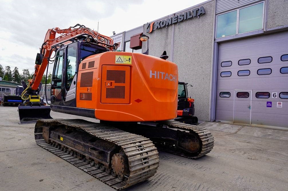 Hitachi ZX225USLC-5B MARTTIINILLA - Vikšrinis ekskavatorius: foto 3 Hitachi ZX225USLC-5B MARTTIINILLA - Vikšrinis ekskavatorius: foto 3