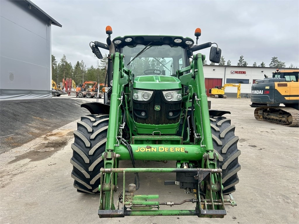 John Deere 6125 R AUTOPOWER ETUKUORMAAJALLA  - Traktorius: foto 3 John Deere 6125 R AUTOPOWER ETUKUORMAAJALLA  - Traktorius: foto 3